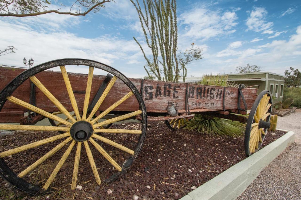 Sagebrush Inn Tombstone Eksteriør bilde Wagon at the entrance of the museum