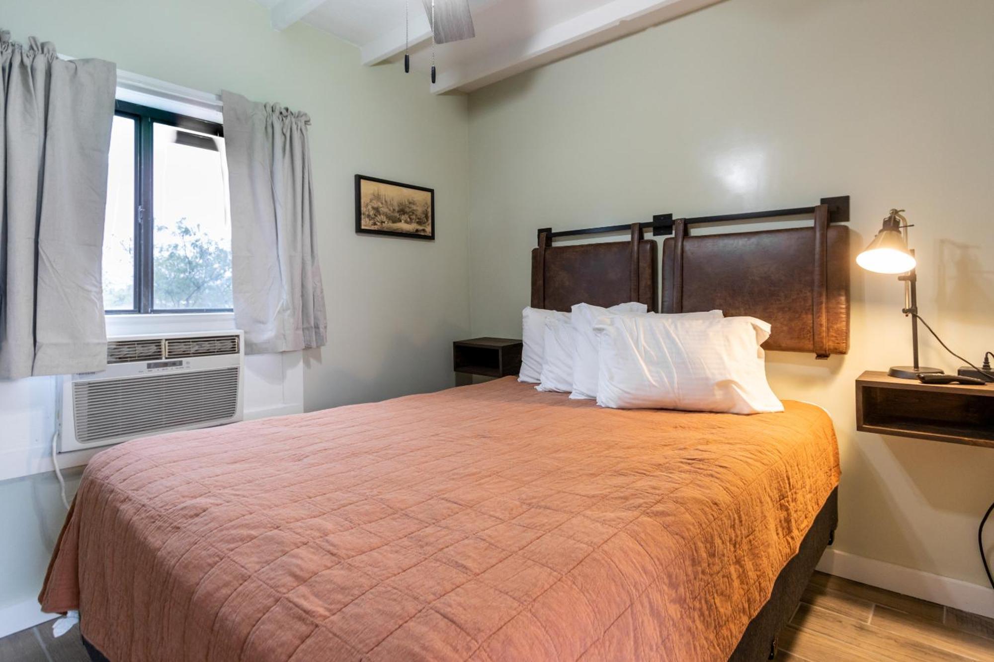 Sagebrush Inn Tombstone Rom bilde A room at the hotel