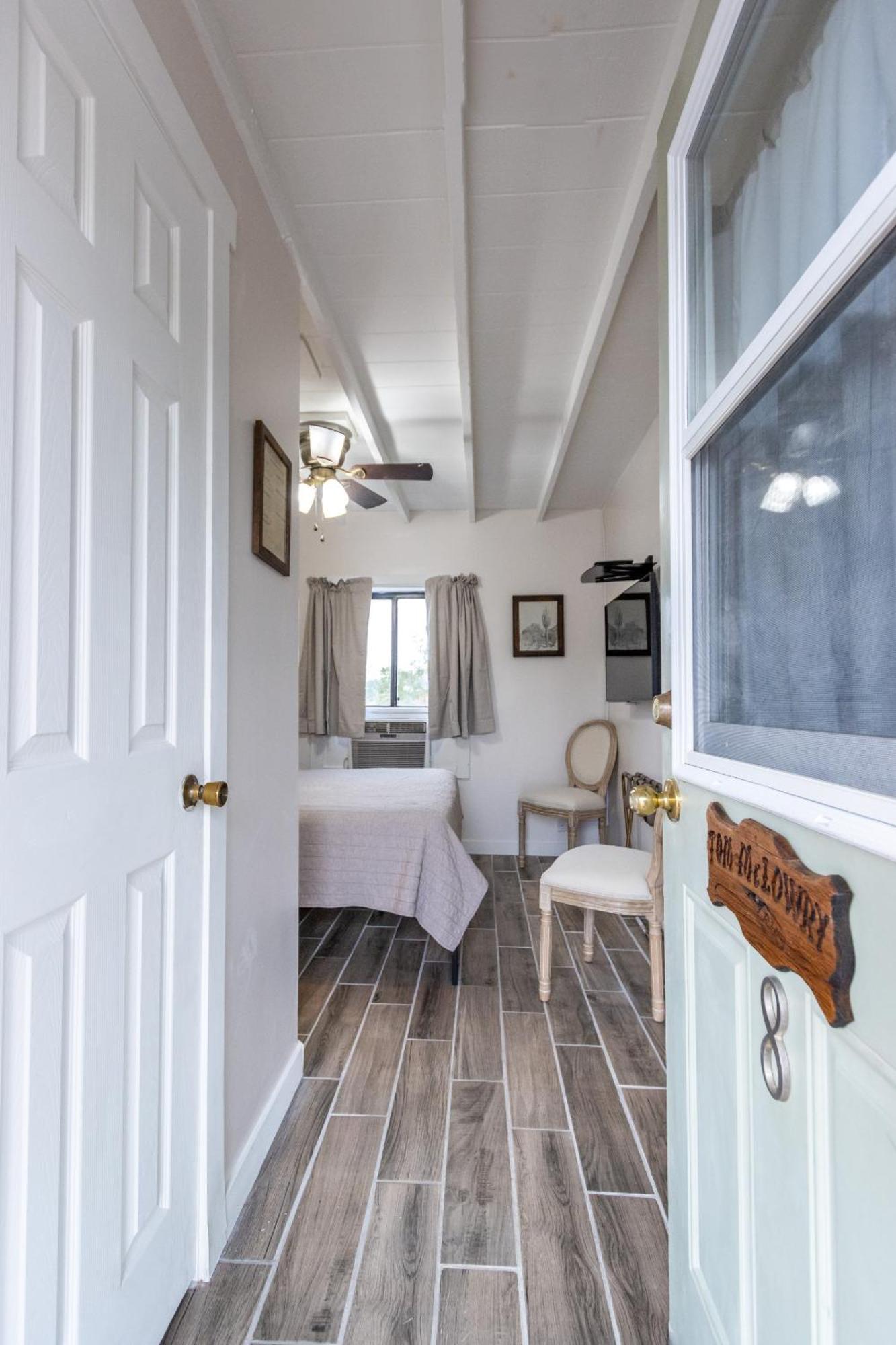 Sagebrush Inn Tombstone Rom bilde A guest room at the Inn at the Opera